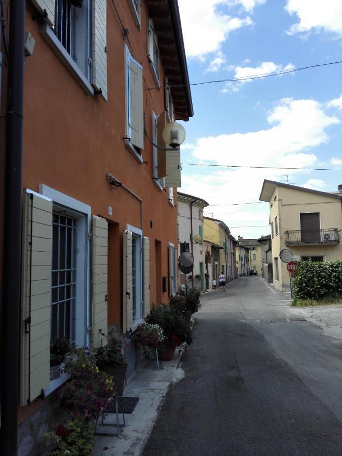 B&B Al Vicolo Di Mezzo มอนซามบาโน ภายนอก รูปภาพ