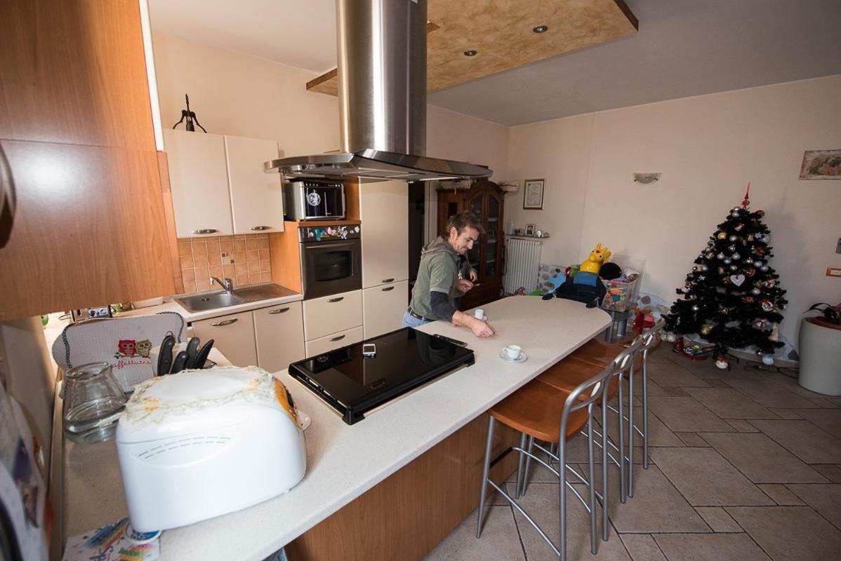 B&B Al Vicolo Di Mezzo มอนซามบาโน ภายนอก รูปภาพ