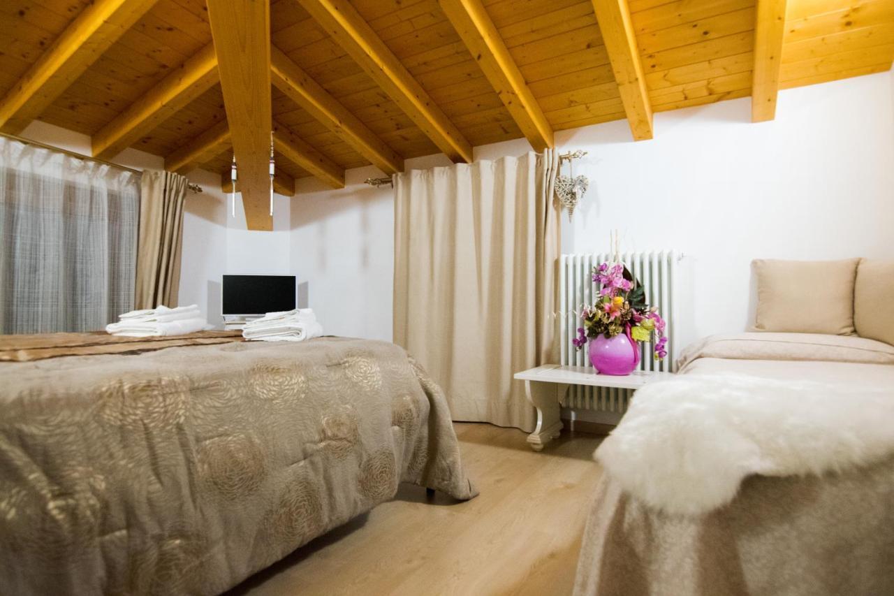 B&B Al Vicolo Di Mezzo มอนซามบาโน ภายนอก รูปภาพ
