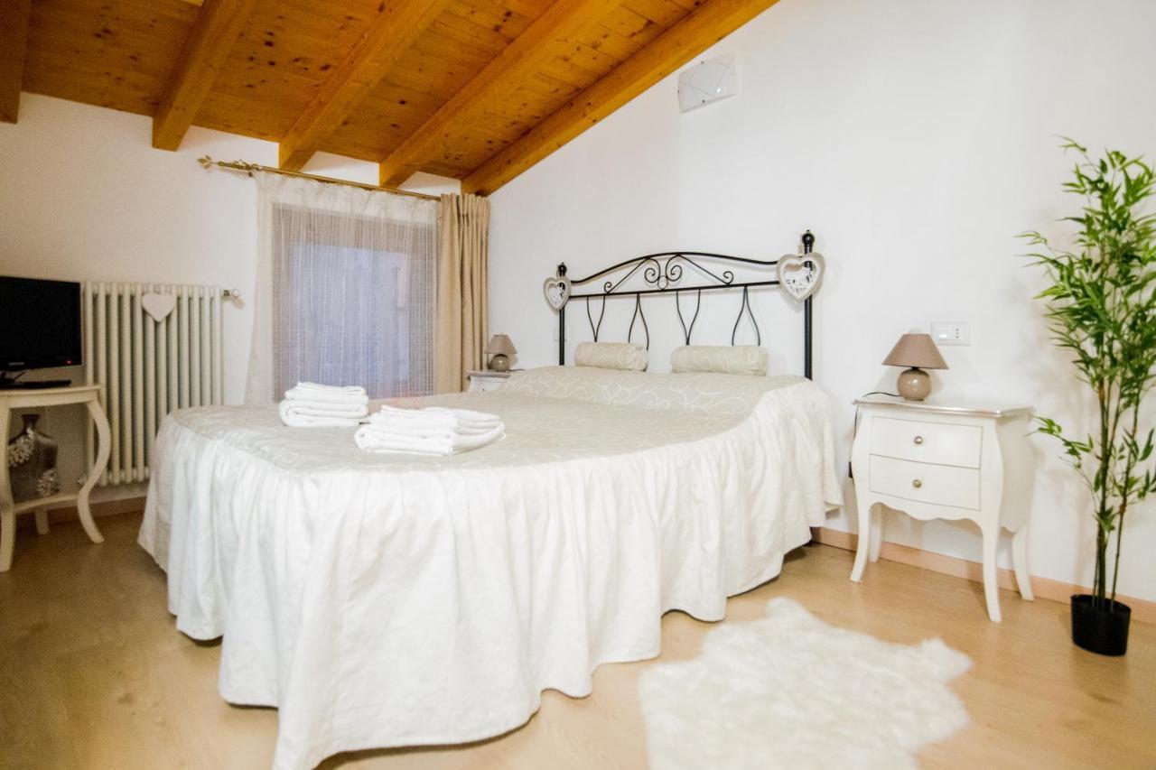 B&B Al Vicolo Di Mezzo มอนซามบาโน ภายนอก รูปภาพ